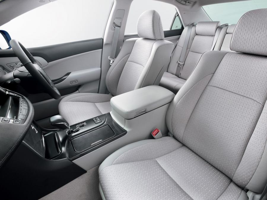 Интерьер Toyota Crown Hybrid 2008 года  (фото 3 из 13)